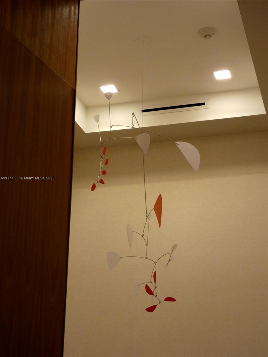 THE CRIMSON CONDO - Residential Lease