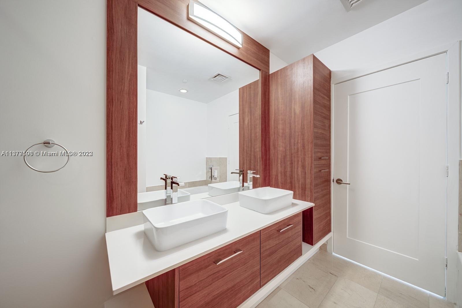 THE CRIMSON CONDO - Residential Lease