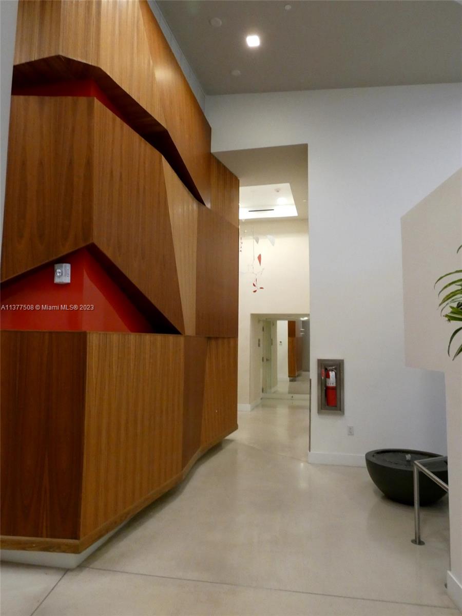 THE CRIMSON CONDO - Residential Lease