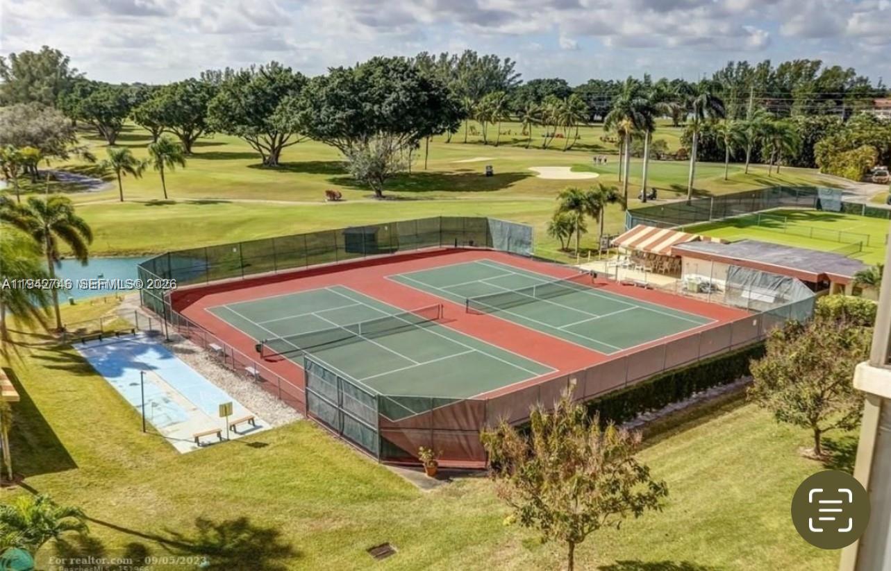 HOLLYBROOK GOLF AND - Residential