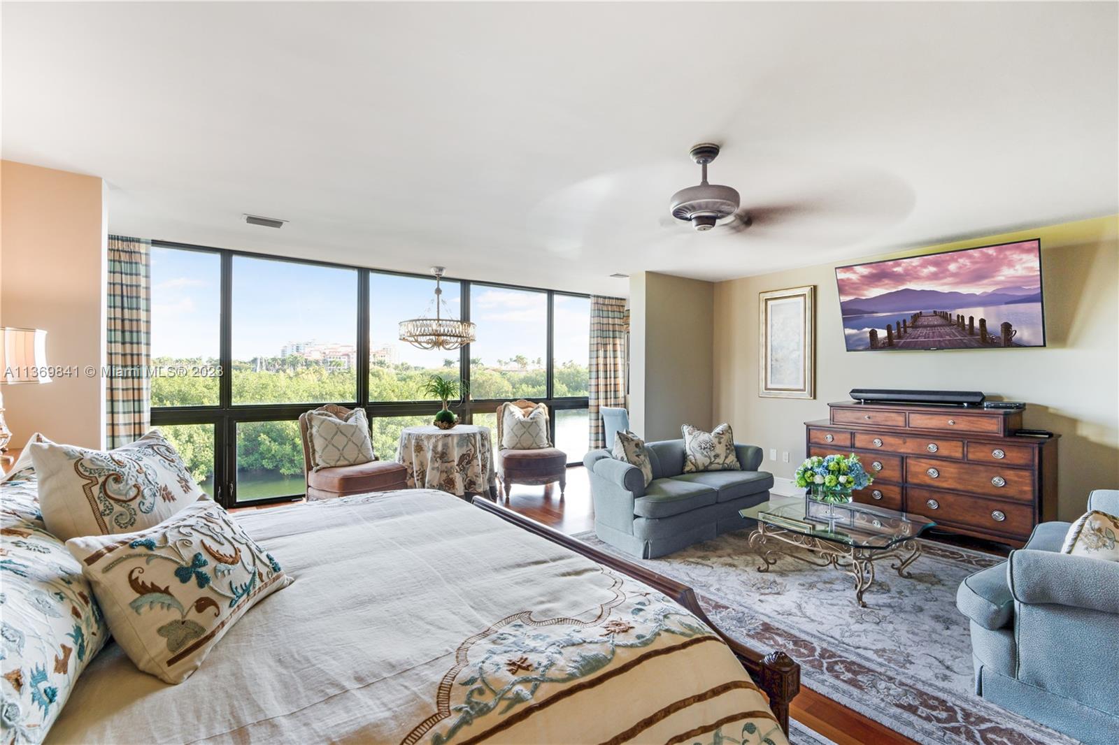 ROYAL HARBOUR YACHT CLUB - Residential