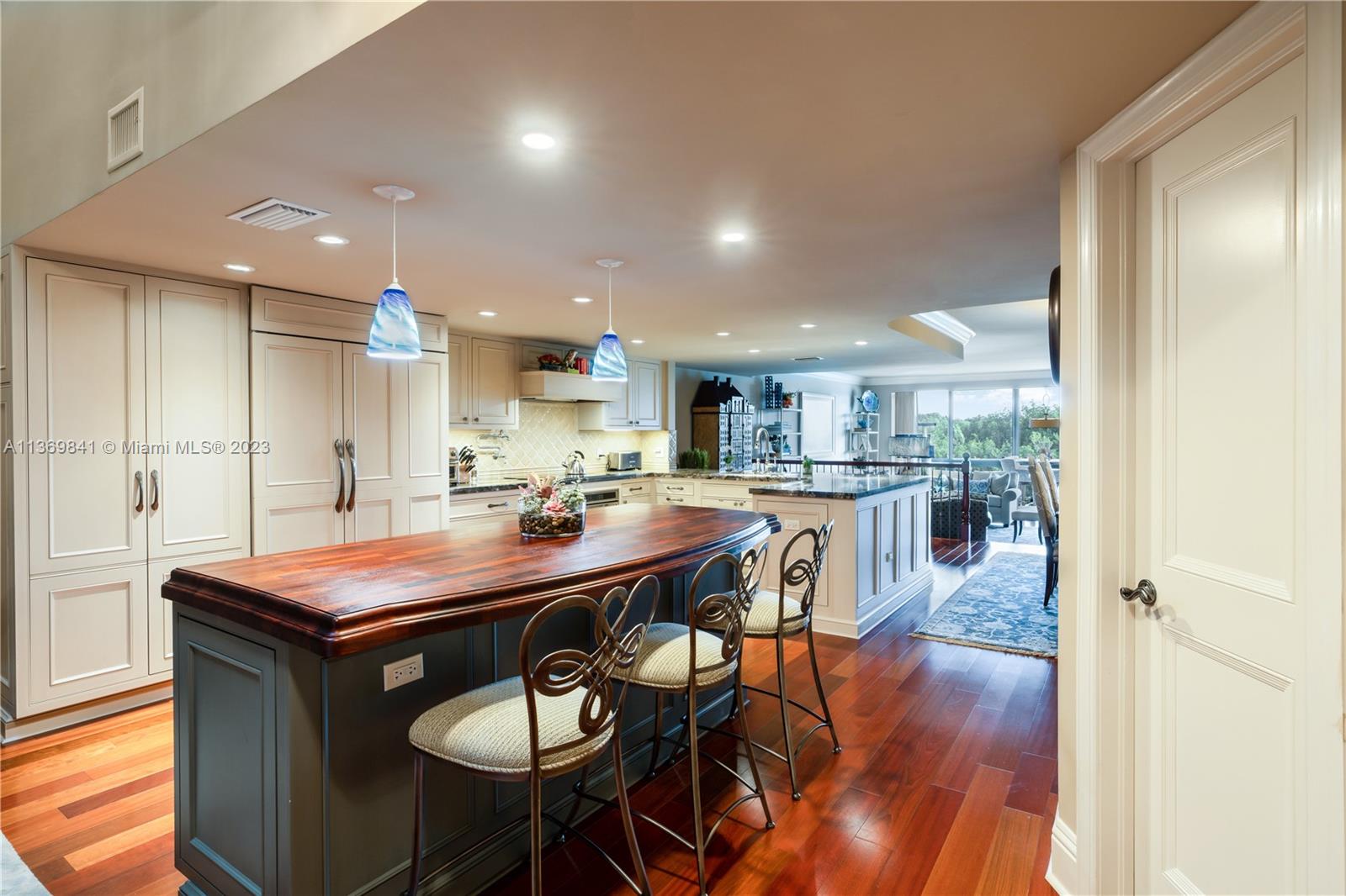 ROYAL HARBOUR YACHT CLUB - Residential