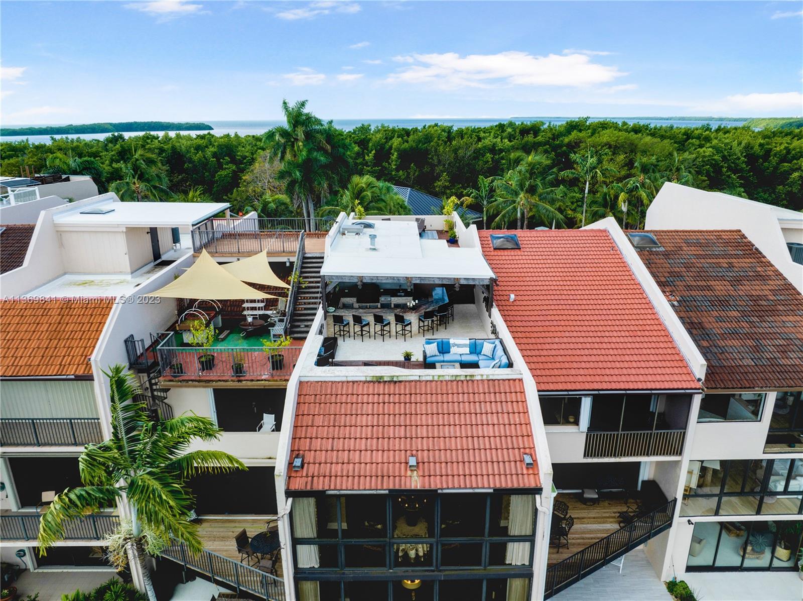 ROYAL HARBOUR YACHT CLUB - Residential