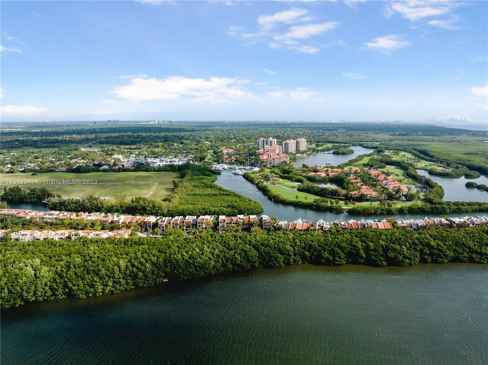 ROYAL HARBOUR YACHT CLUB - Residential