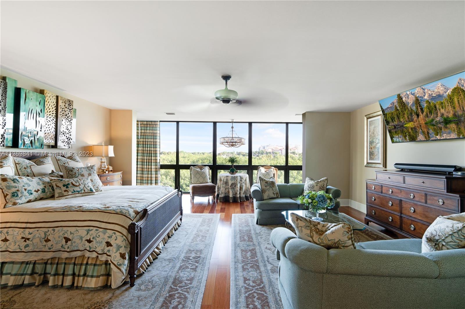 ROYAL HARBOUR YACHT CLUB - Residential