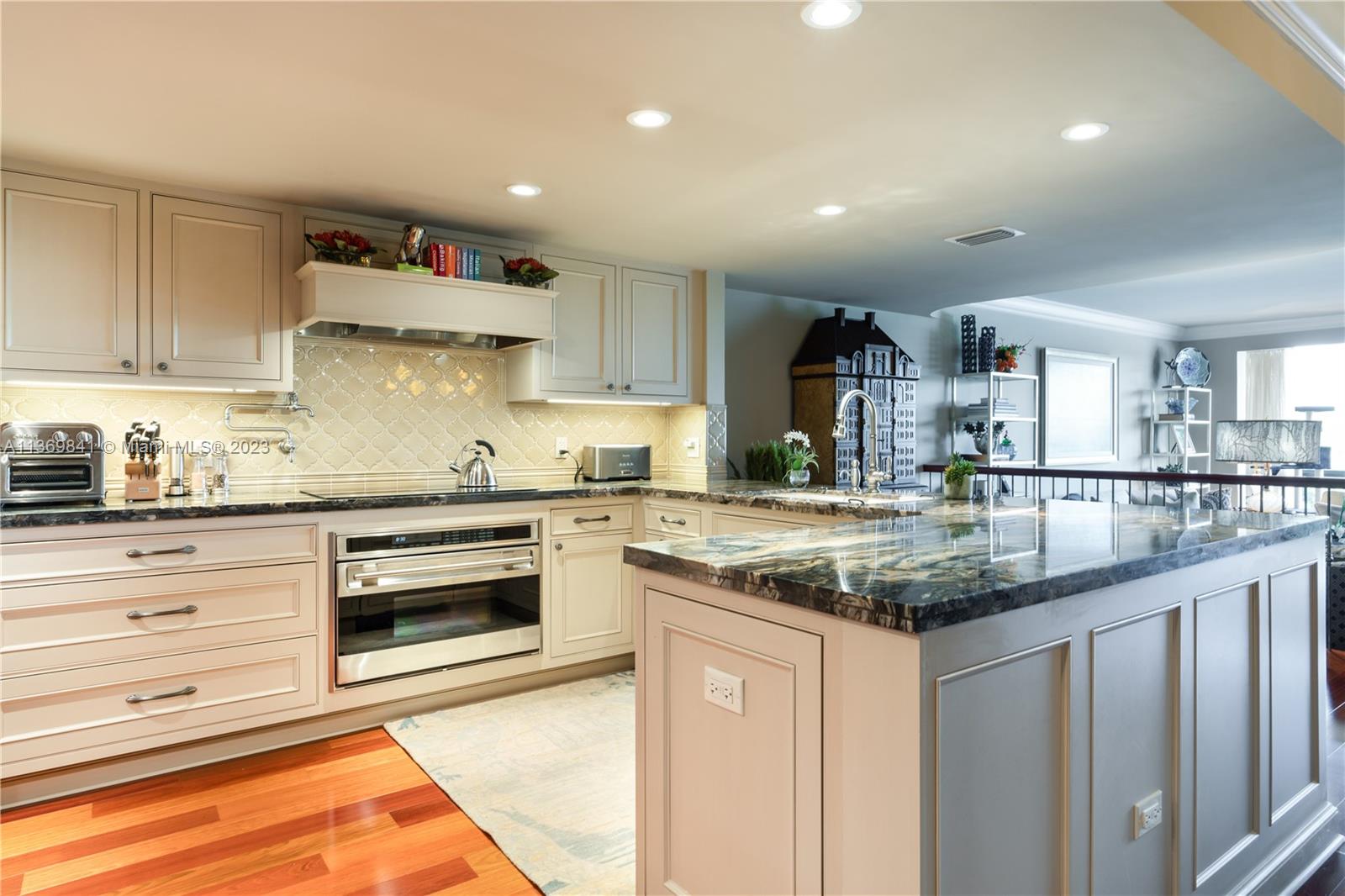 ROYAL HARBOUR YACHT CLUB - Residential
