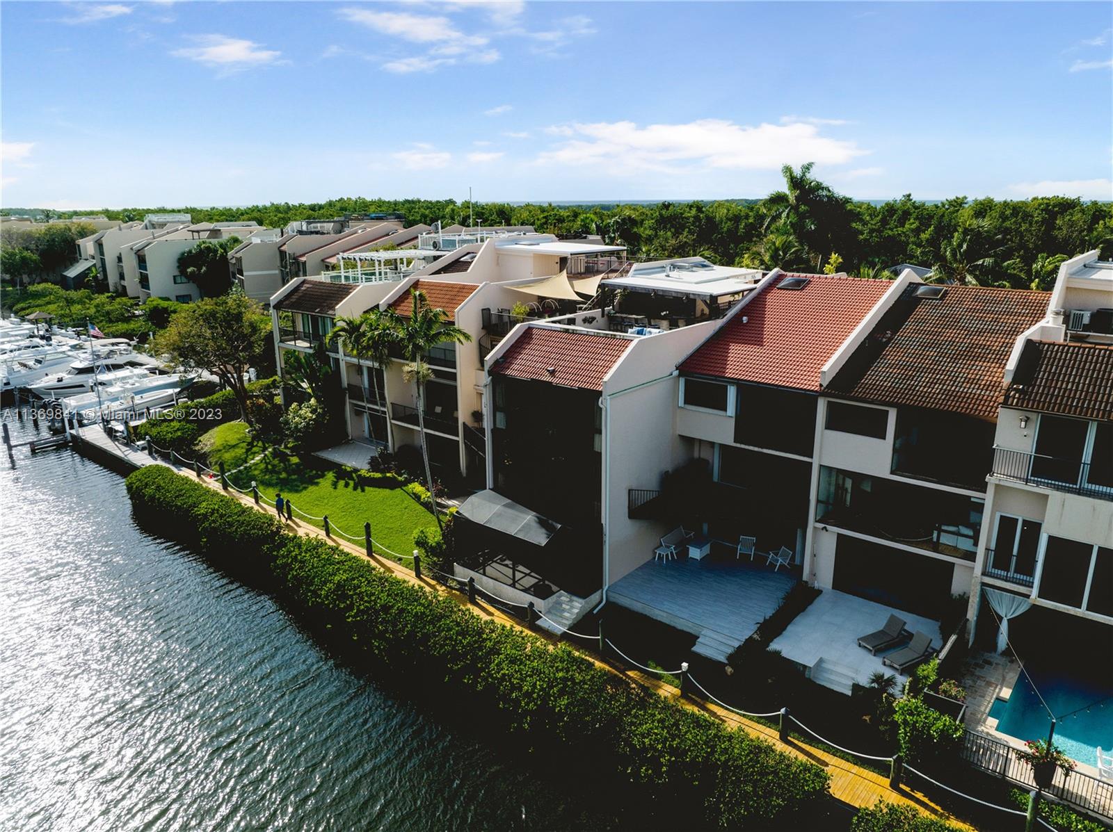 ROYAL HARBOUR YACHT CLUB - Residential