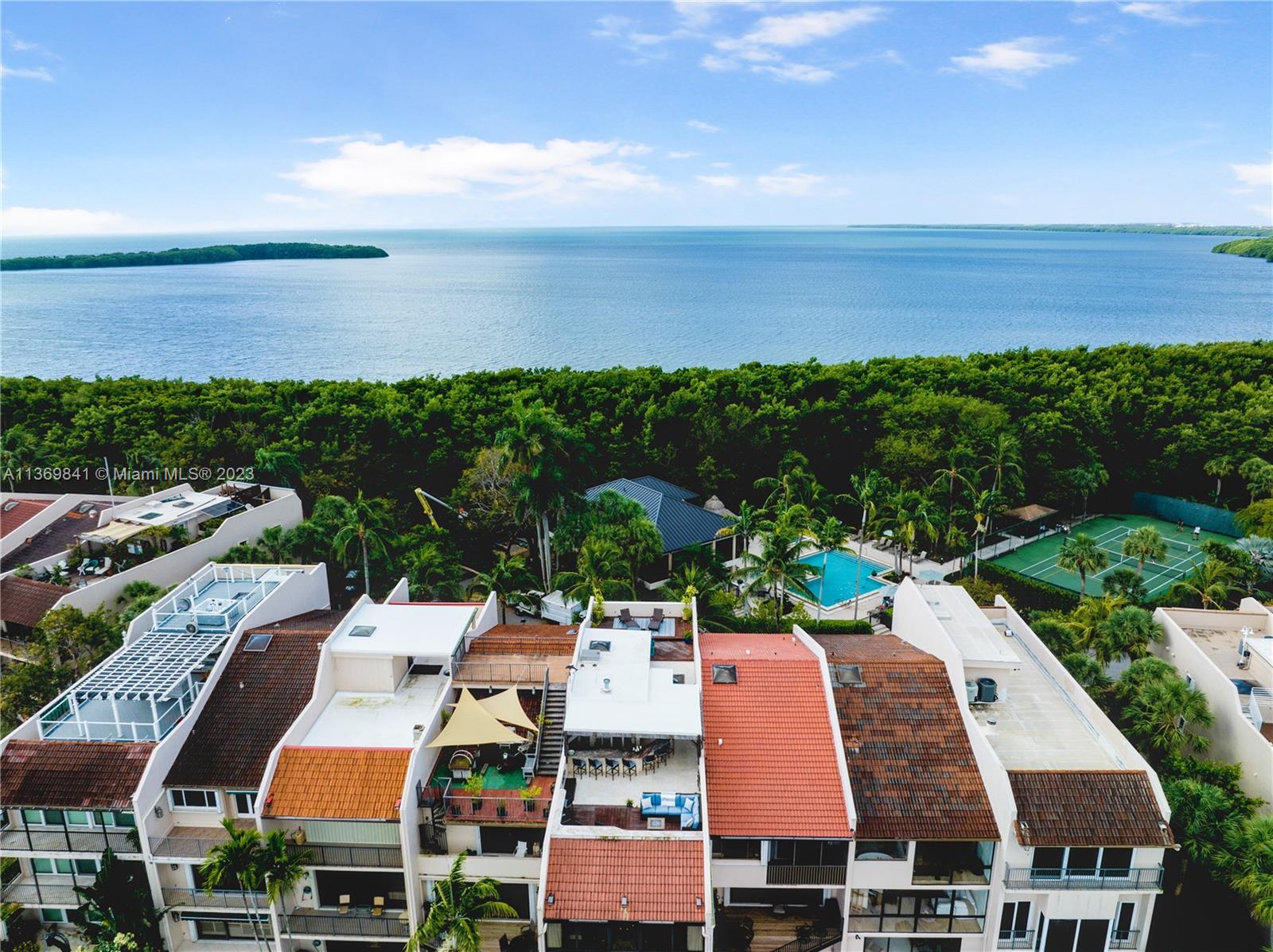 ROYAL HARBOUR YACHT CLUB - Residential