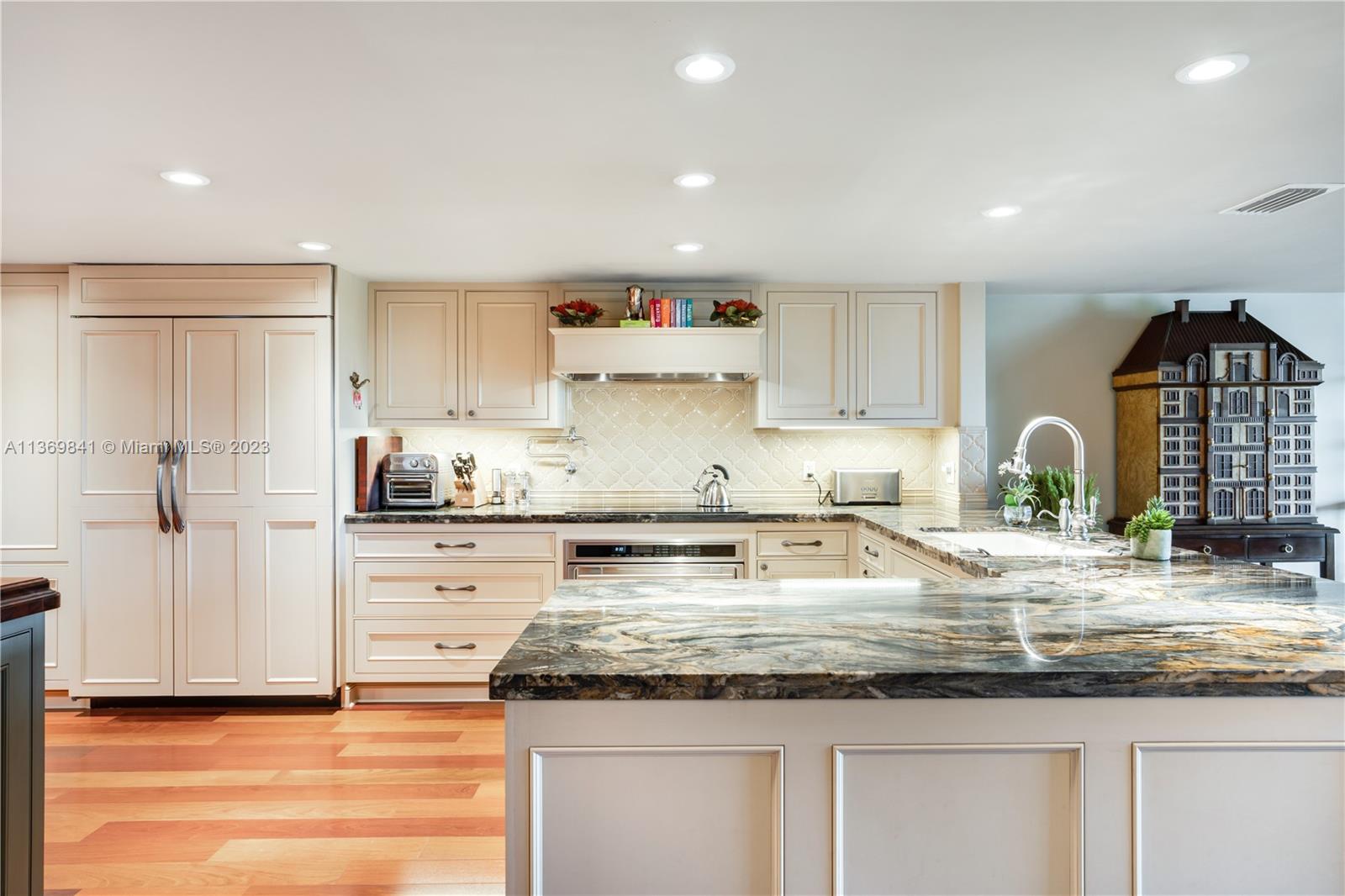 ROYAL HARBOUR YACHT CLUB - Residential