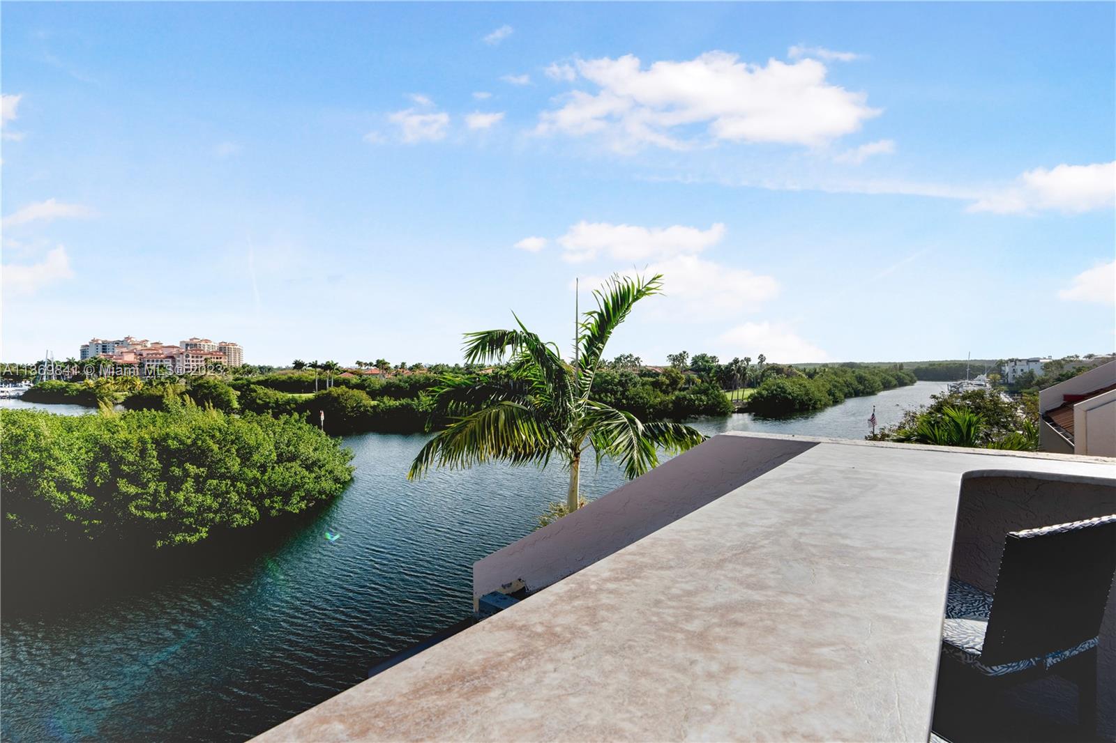 ROYAL HARBOUR YACHT CLUB - Residential