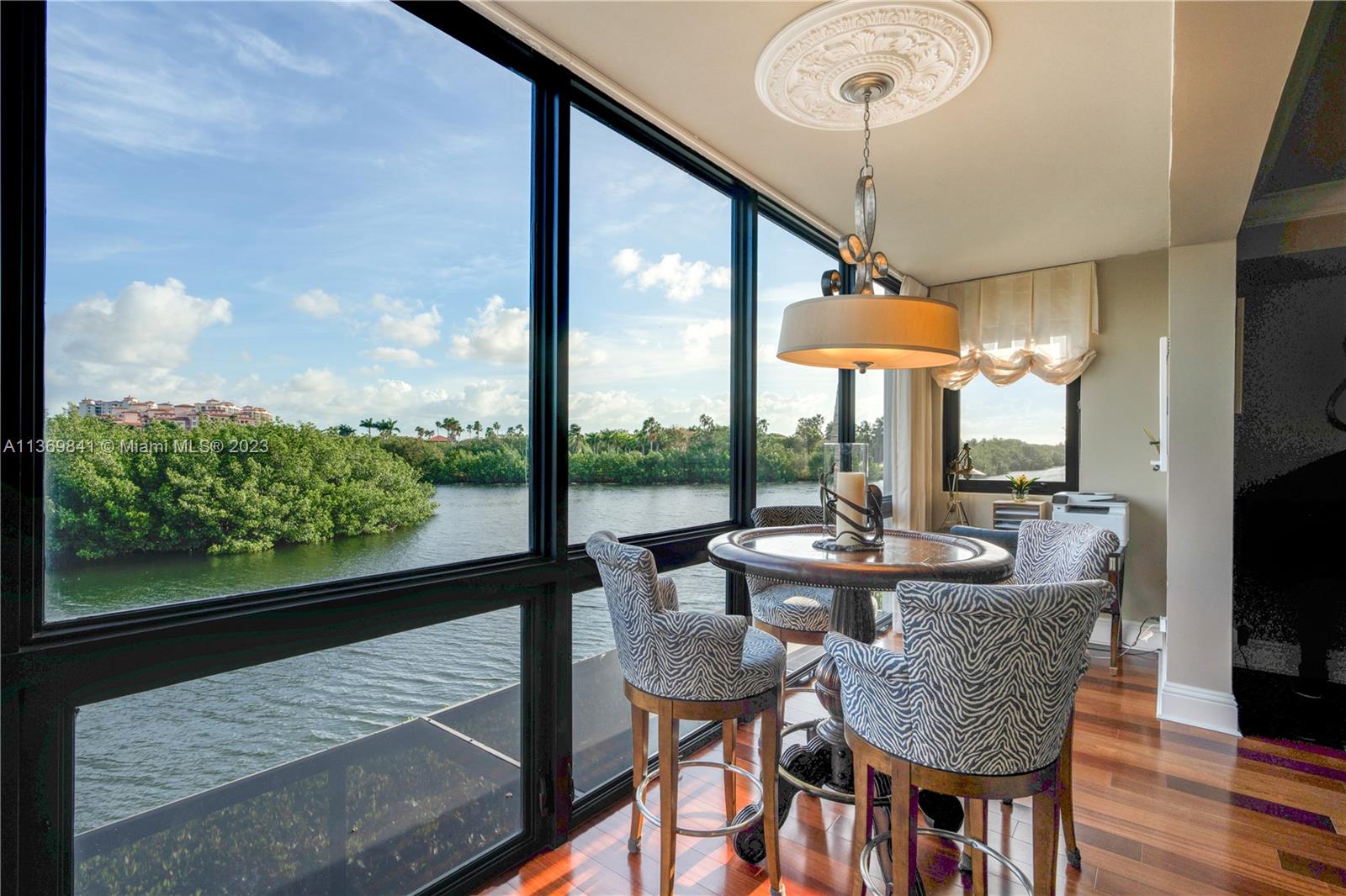 ROYAL HARBOUR YACHT CLUB - Residential