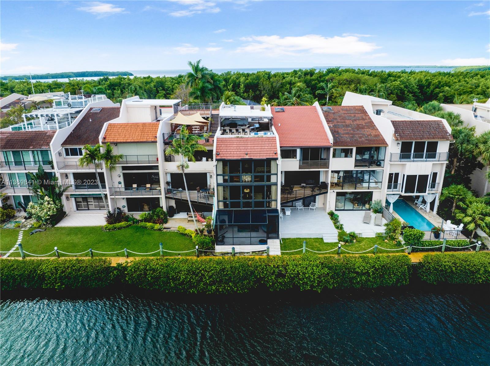 ROYAL HARBOUR YACHT CLUB - Residential
