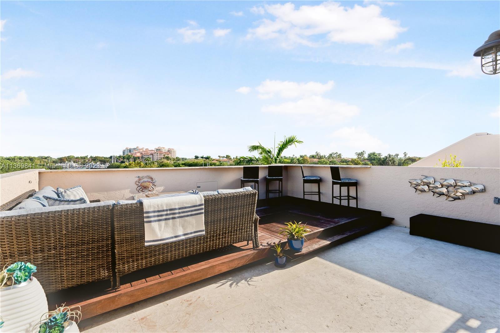 ROYAL HARBOUR YACHT CLUB - Residential