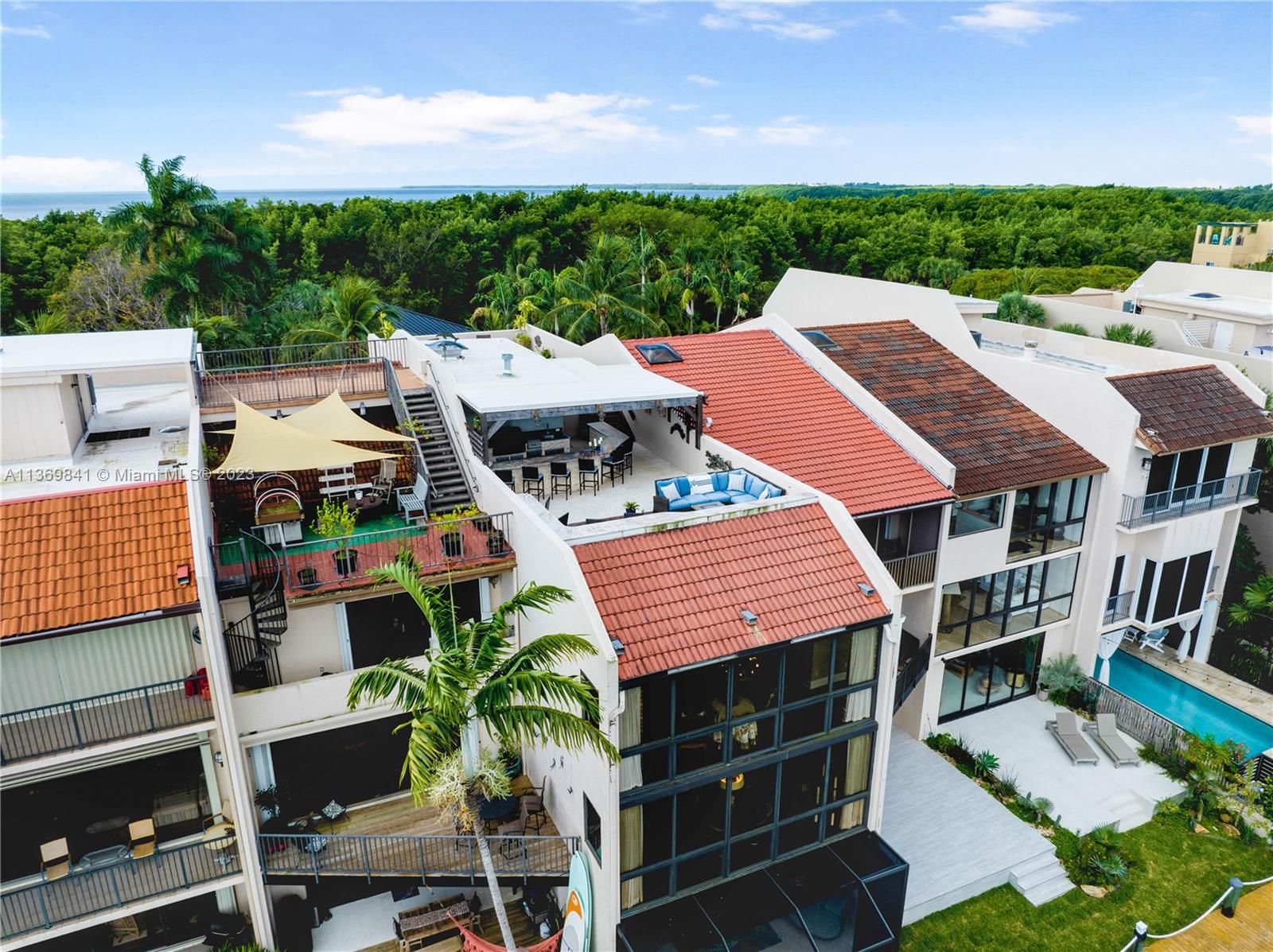 ROYAL HARBOUR YACHT CLUB - Residential