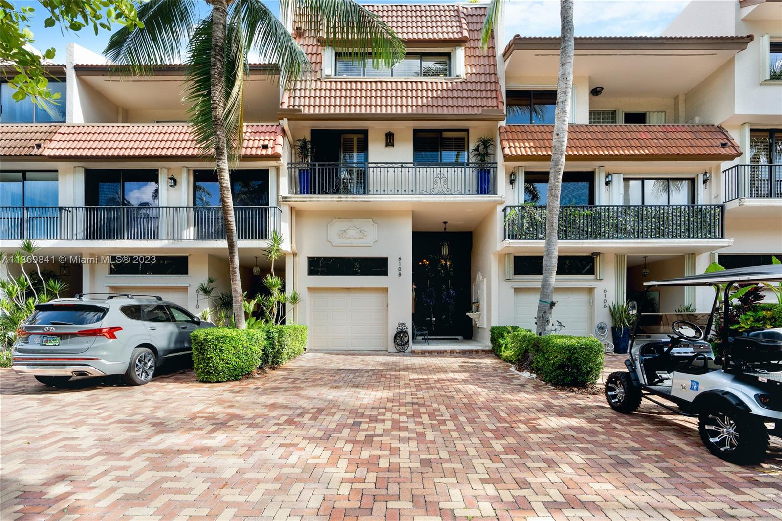 ROYAL HARBOUR YACHT CLUB - Residential