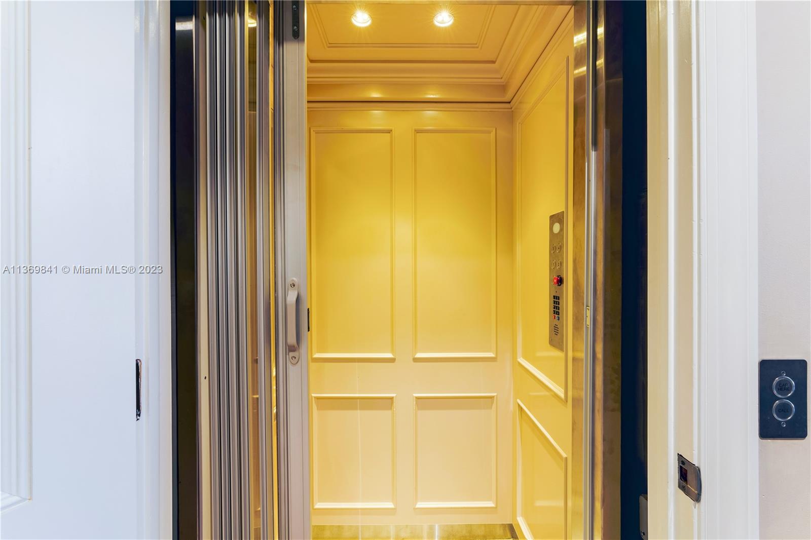 ROYAL HARBOUR YACHT CLUB - Residential