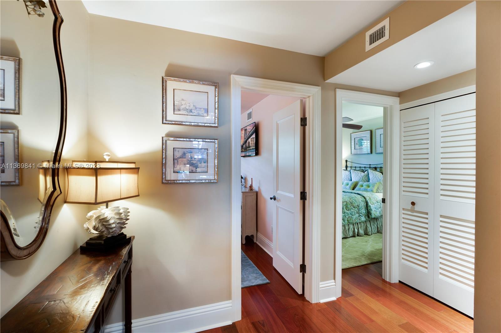 ROYAL HARBOUR YACHT CLUB - Residential