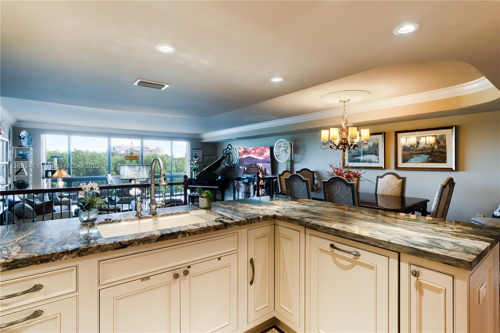 ROYAL HARBOUR YACHT CLUB - Residential