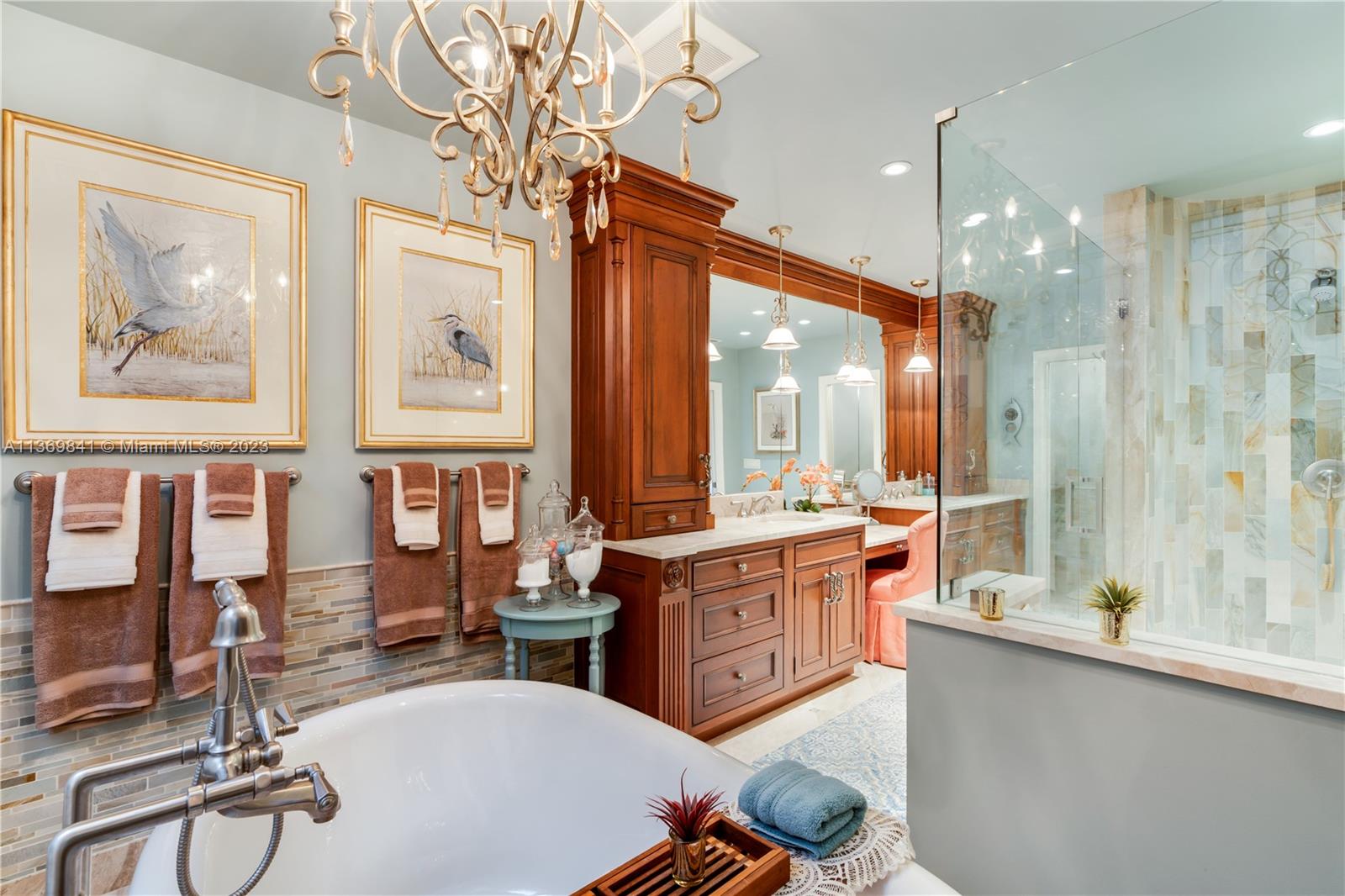 ROYAL HARBOUR YACHT CLUB - Residential