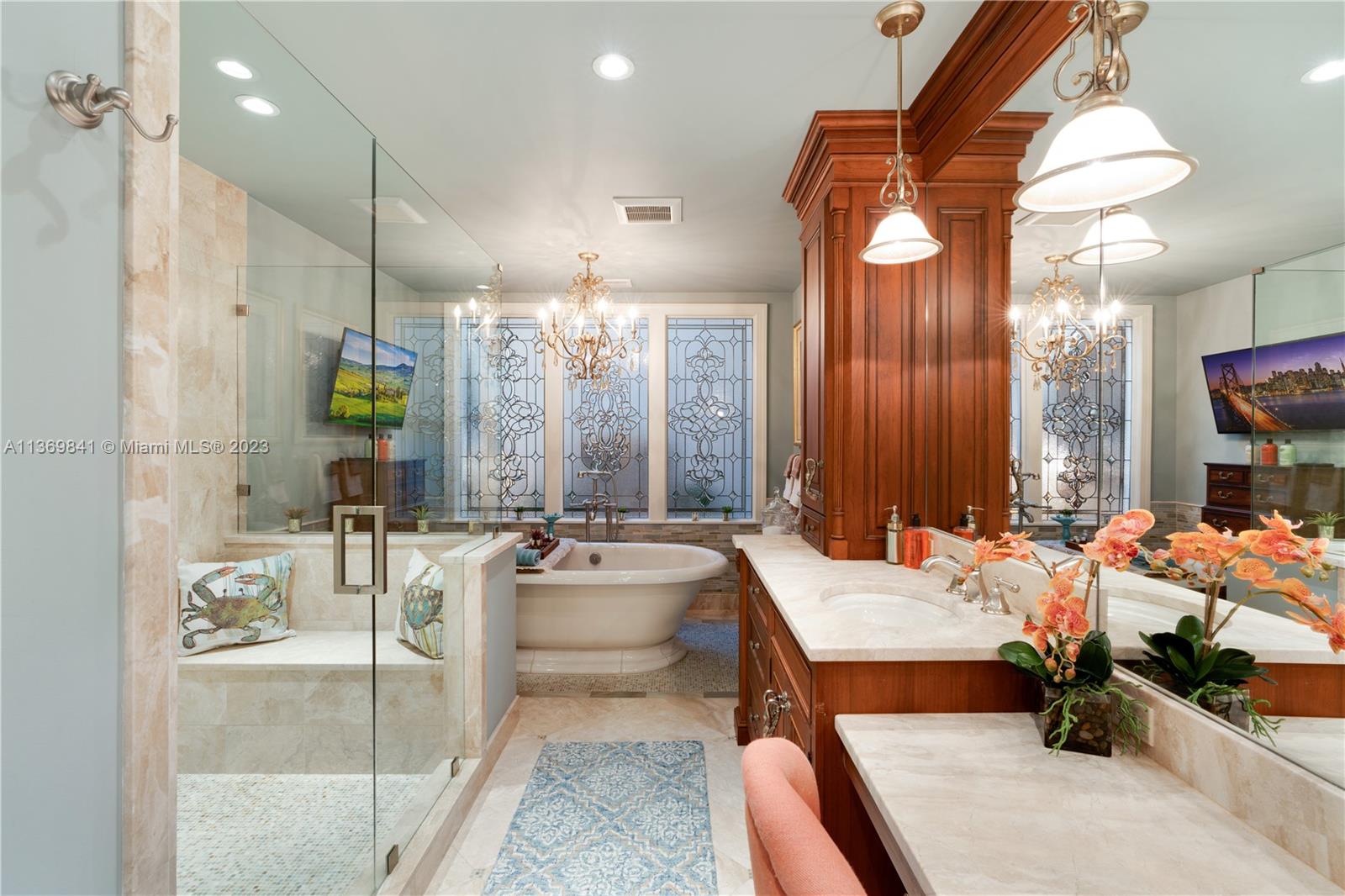 ROYAL HARBOUR YACHT CLUB - Residential