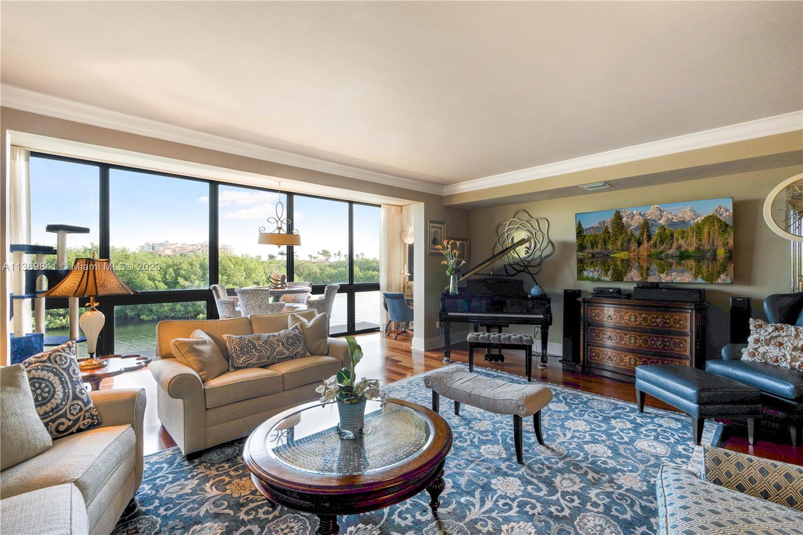 ROYAL HARBOUR YACHT CLUB - Residential