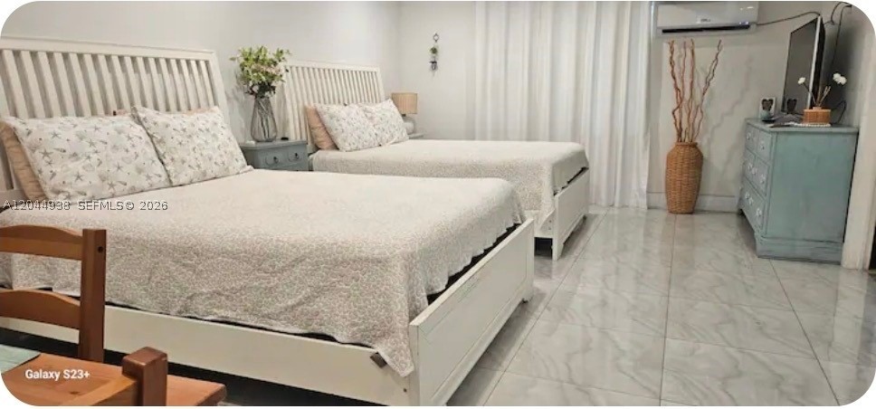 LOCATION, LOCATION, LOCATION!!!! RENEWED EFFICIENCY, CAN BE WITH OR WITHOUT FURNITURE (ASK FOR PRICE), CLOSE TO EVERYTHING, SHOPS, SUPERMARKETS, RESTAURANTS, MOVIE THEATER, BEACH, CASINO AND MUCH MORE. MOVE IN BY JULY 16, LA VIDA ES BELLA