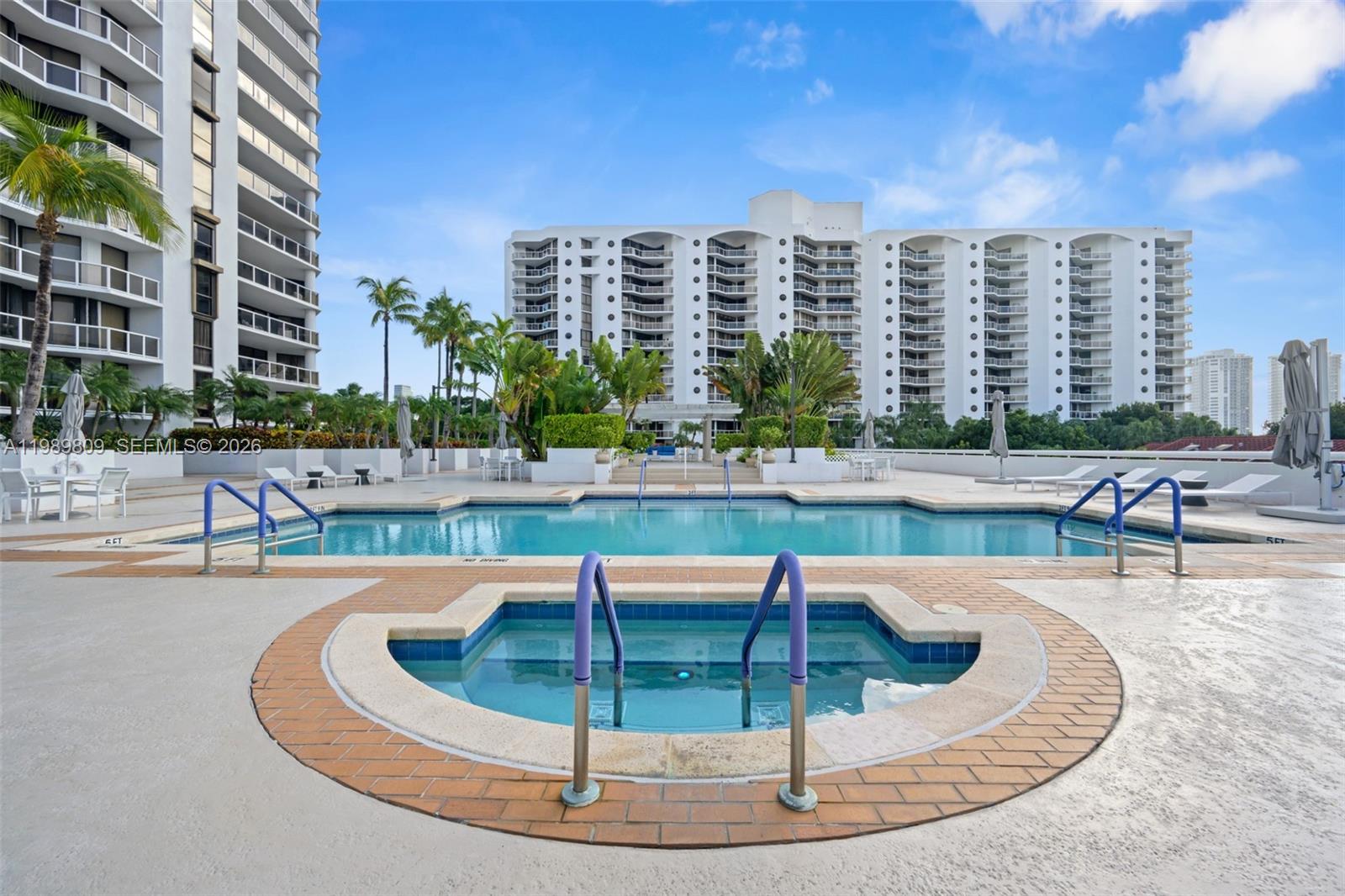 HARBOR TWS AT THE WATERWA - Residential
