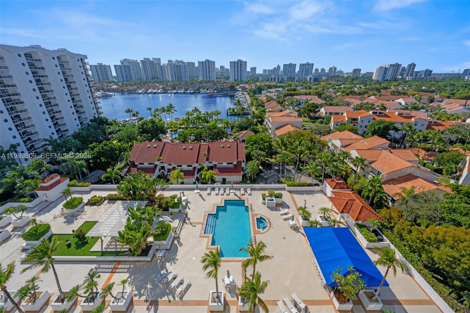 HARBOR TWS AT THE WATERWA - Residential
