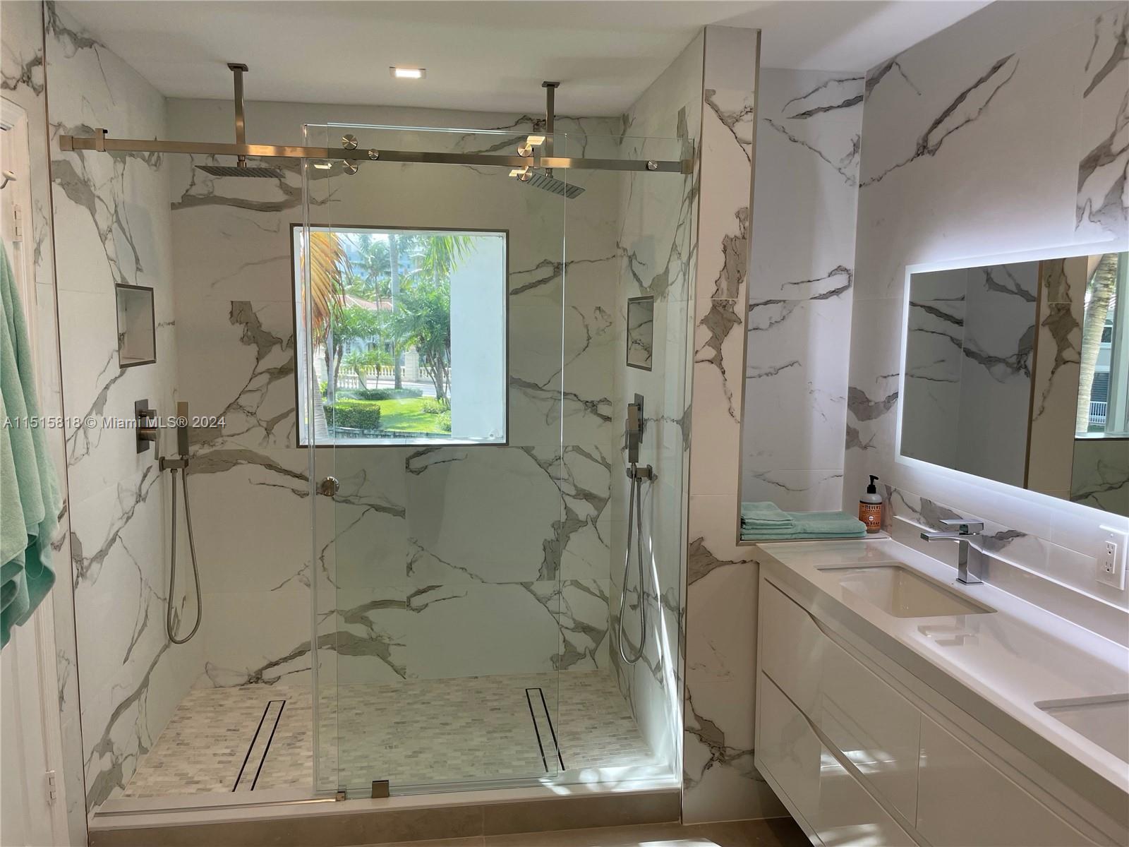 AVENTURA LAKES PHASE 1 - Residential