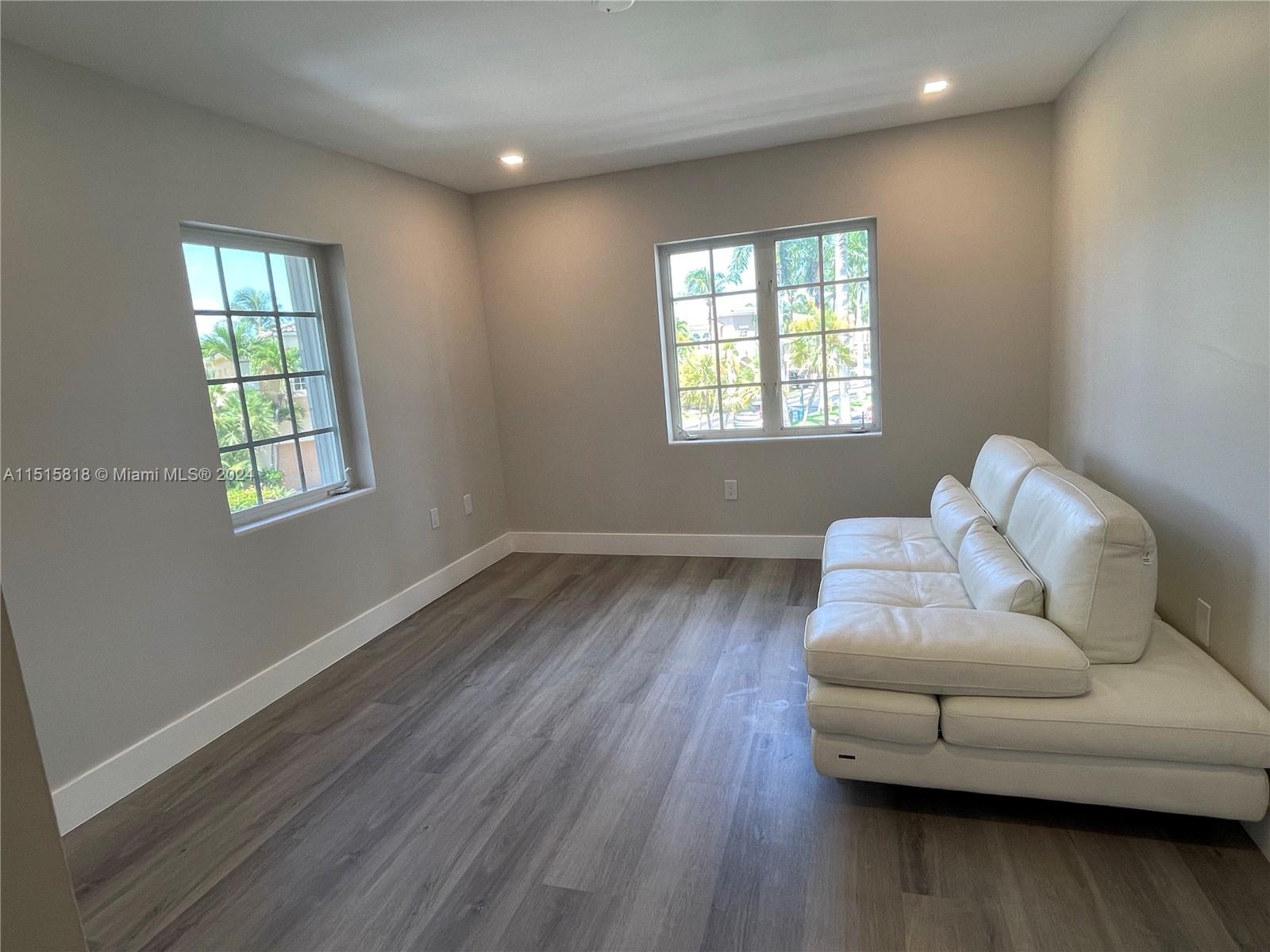 AVENTURA LAKES PHASE 1 - Residential
