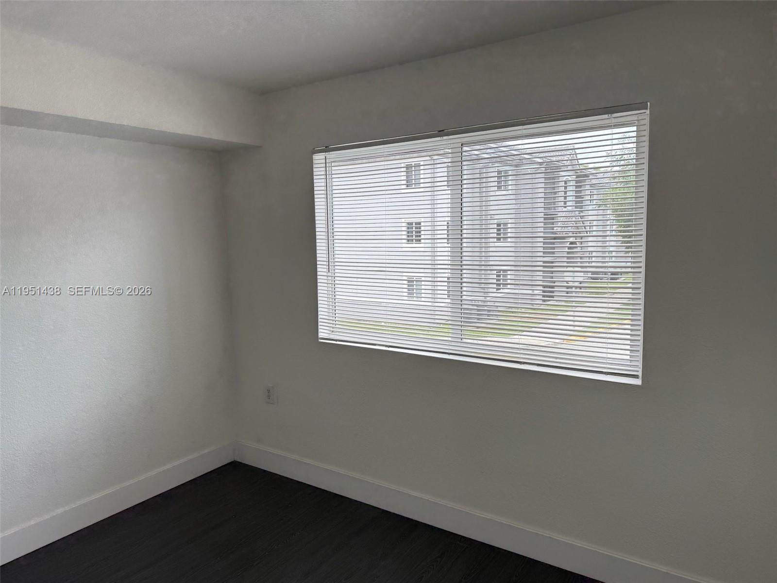 VISTA TRACE - Residential
