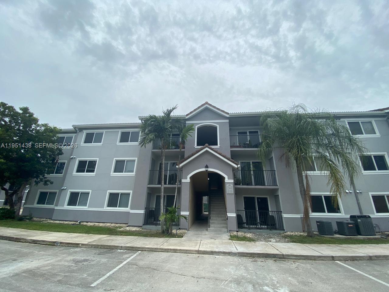 VISTA TRACE - Residential