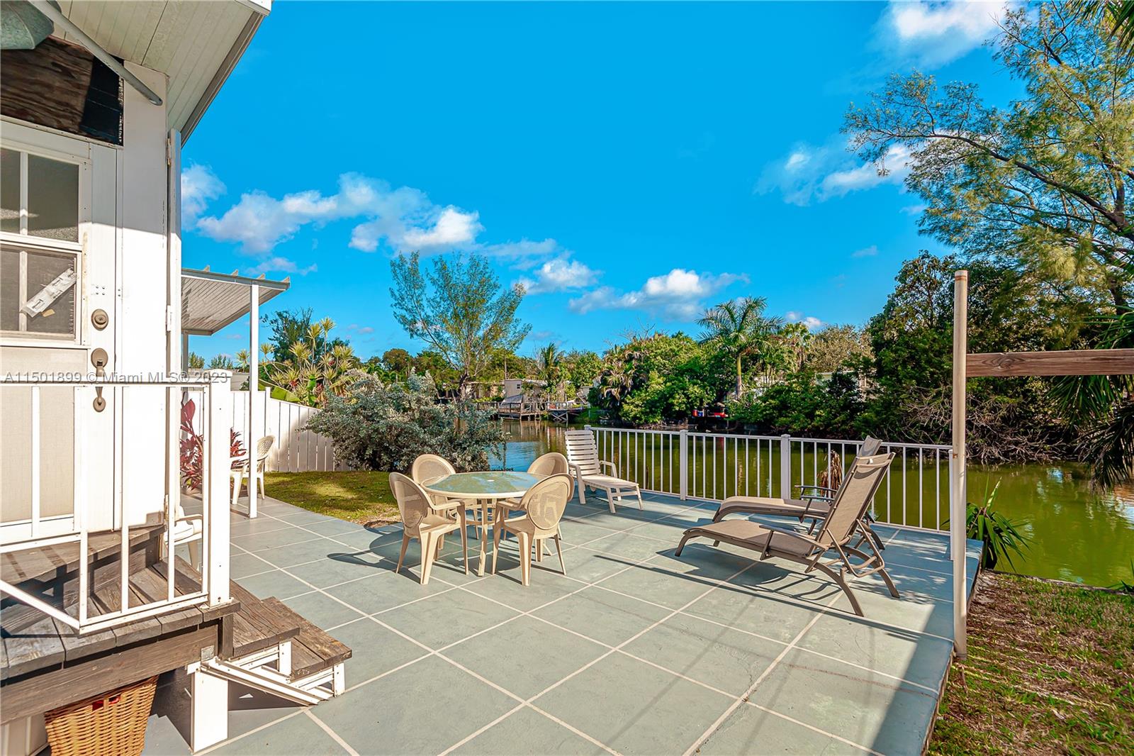 SUNSET LAKE PARK - Residential