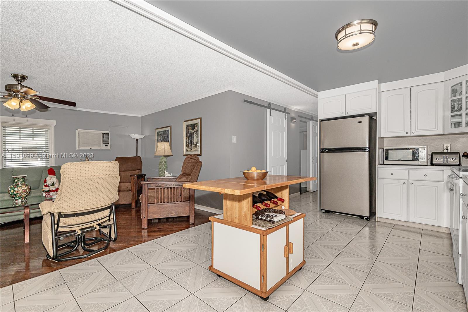 SUNSET LAKE PARK - Residential