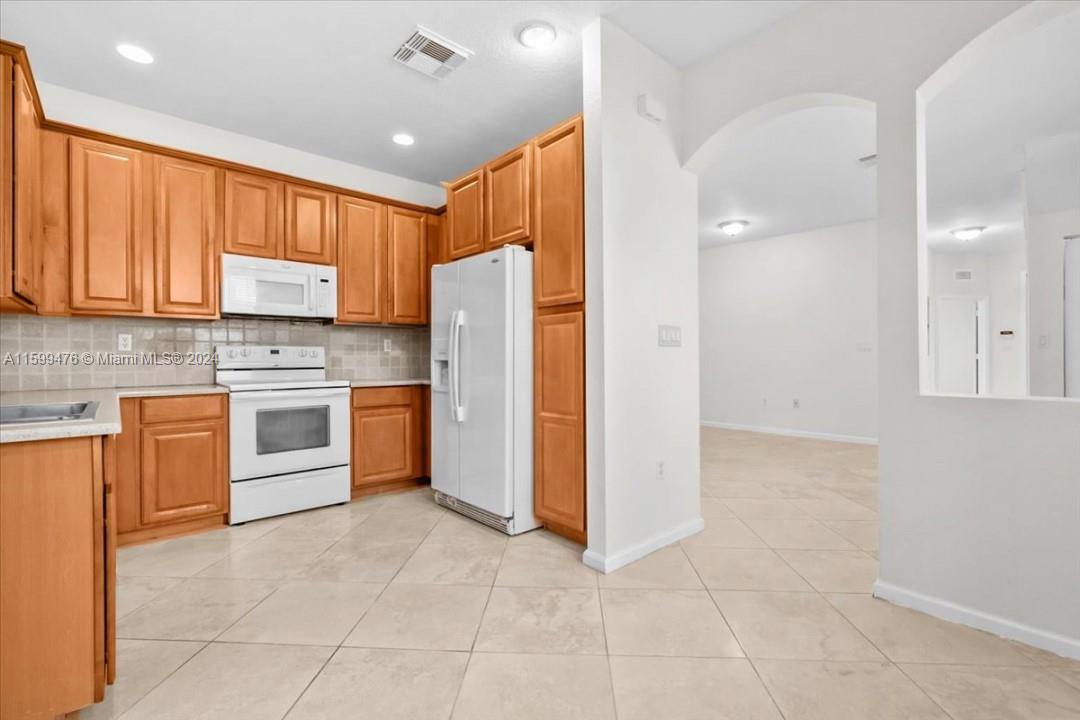 MAJORCA ISLES II CONDO - Residential