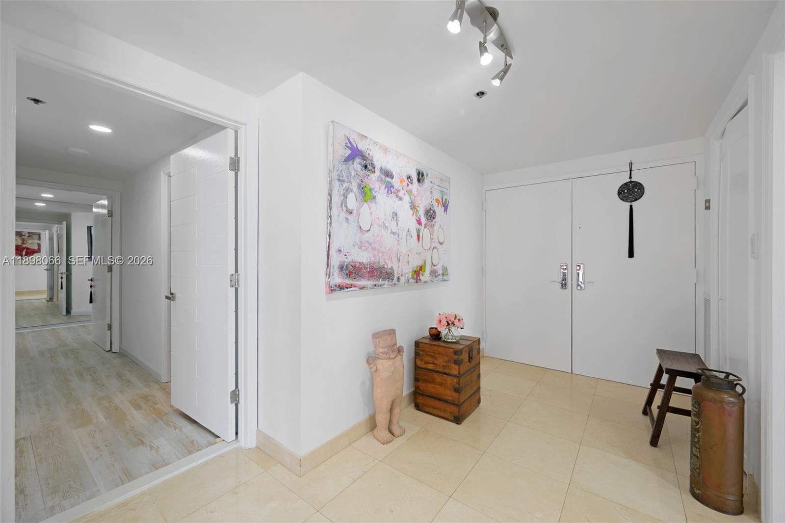 VILLA REGINA CONDO - Residential