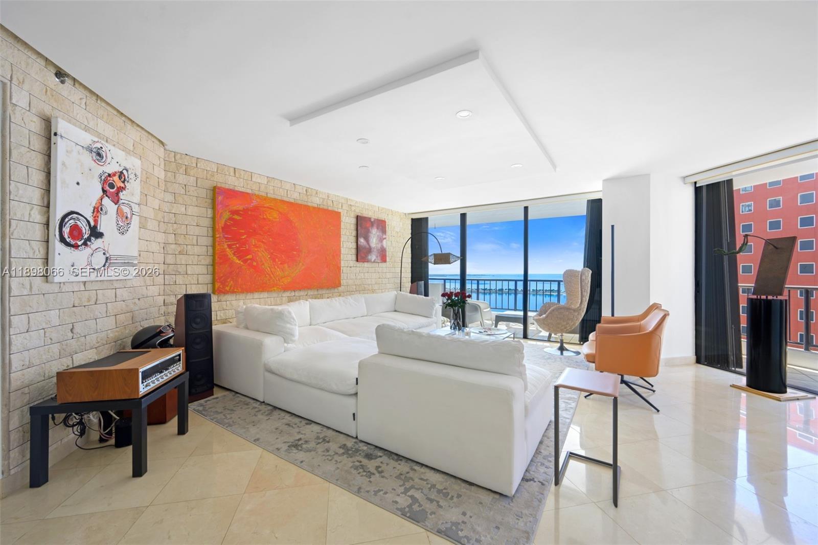 VILLA REGINA CONDO - Residential