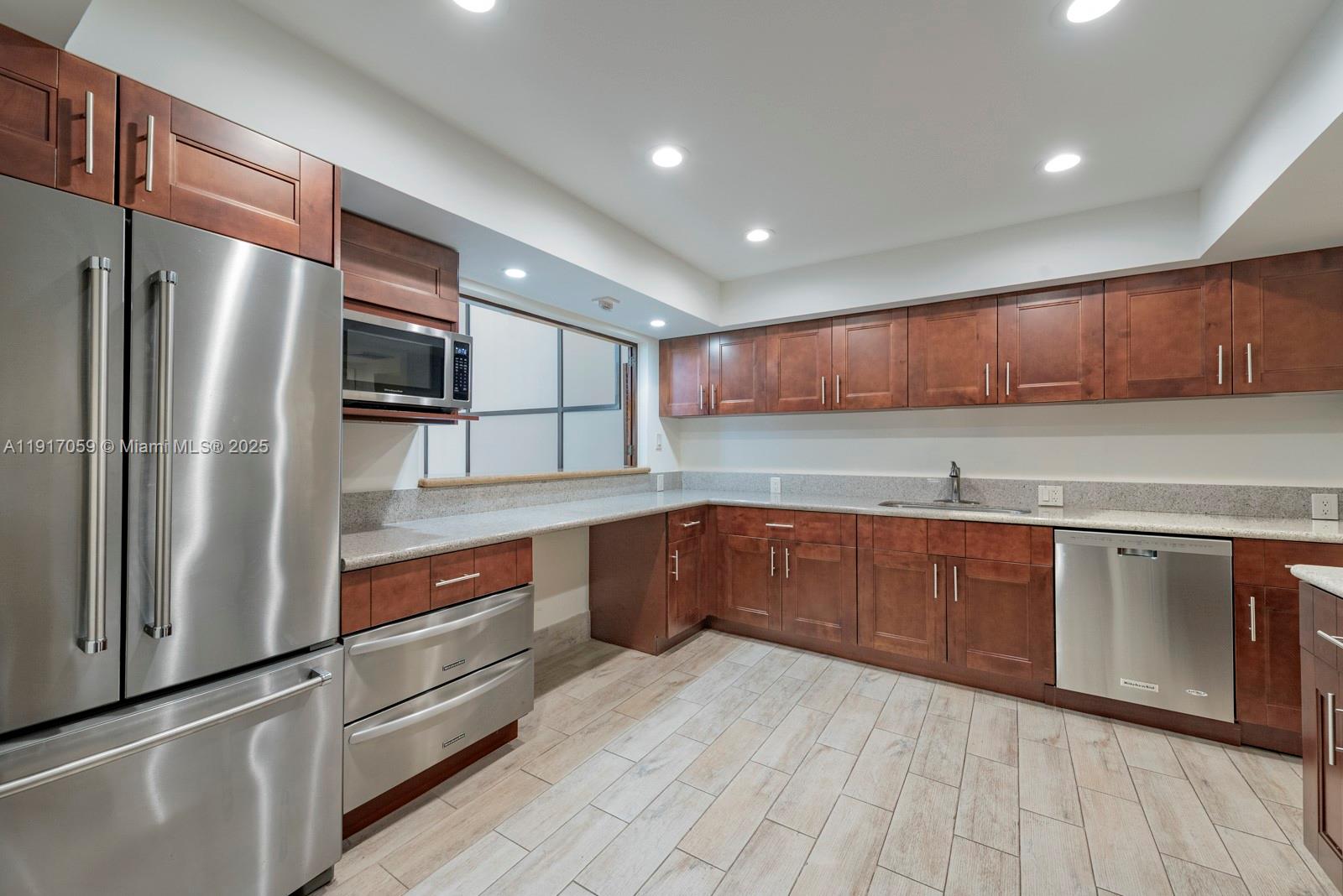 HAMPTONS WEST - Residential