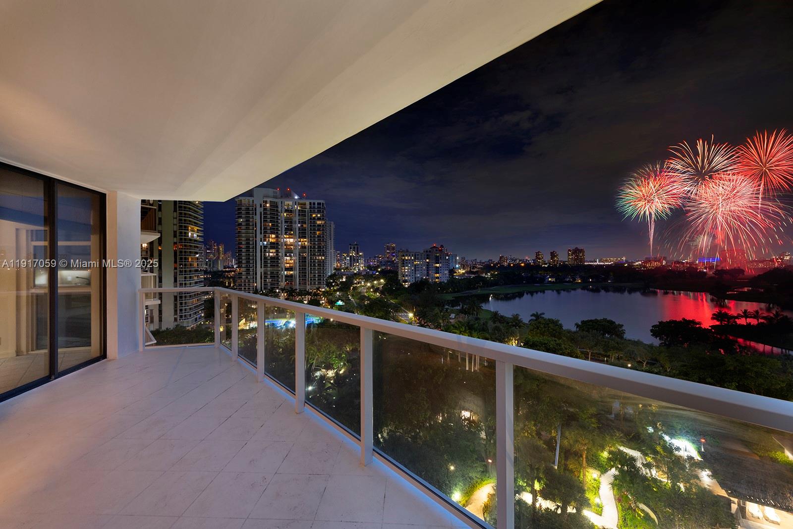 HAMPTONS WEST - Residential