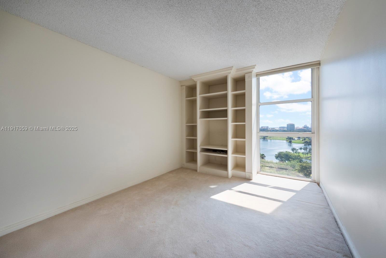 HAMPTONS WEST - Residential