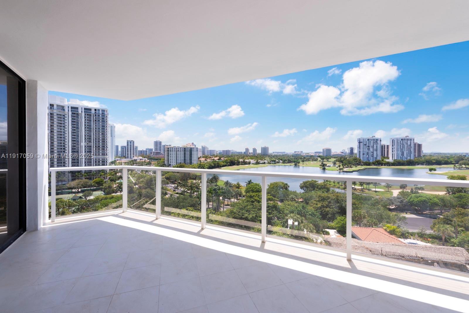 HAMPTONS WEST - Residential
