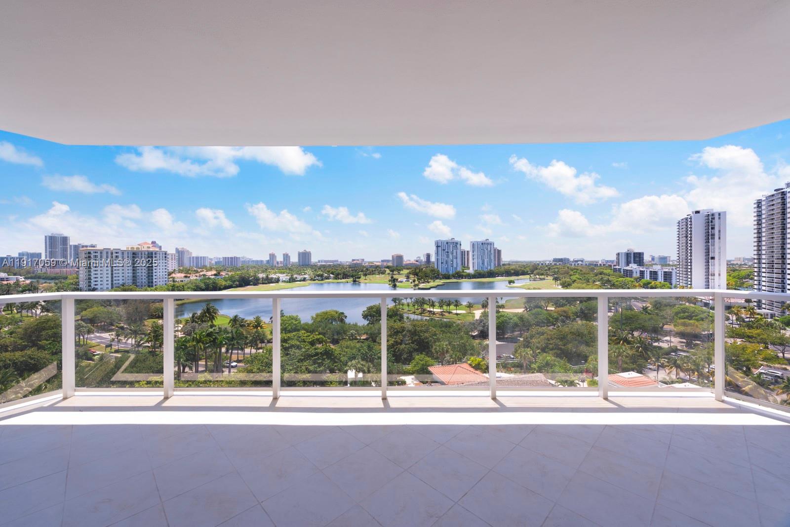 HAMPTONS WEST - Residential