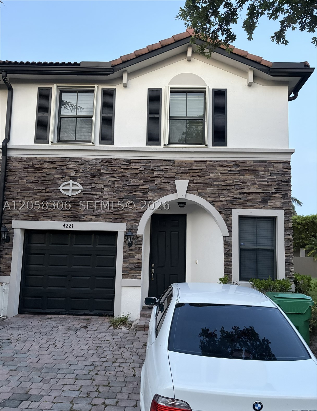 CORNER UNIT WITH TOO MANY UPGRADES TO MENTION, BEUTIFULL OPEN CONCEPT KITCHEN, HALF BATH ON THE FIRST FLOOR, THIS UNIT FEATURES A 4X2 WITH AMPLE SPACES AND PRIVATE FENCE BACK YARD.