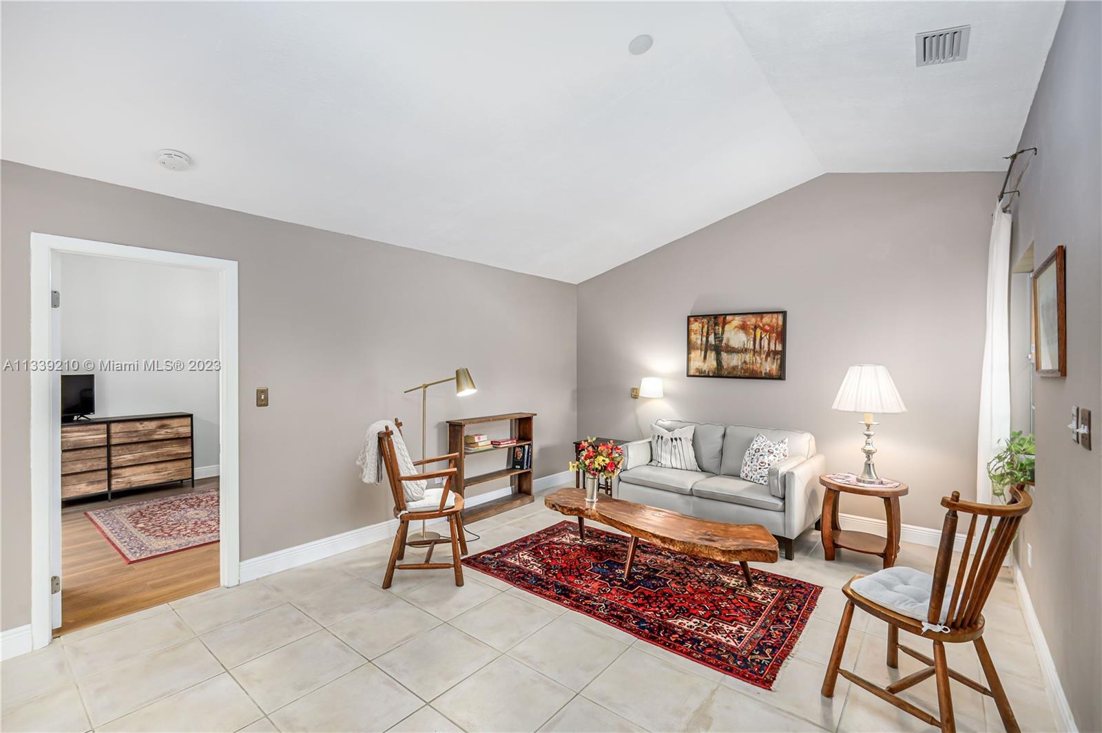 ROYAL GLEN - Residential
