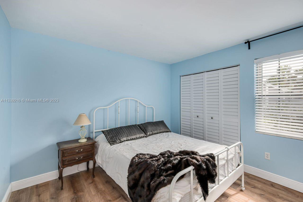 ROYAL GLEN - Residential