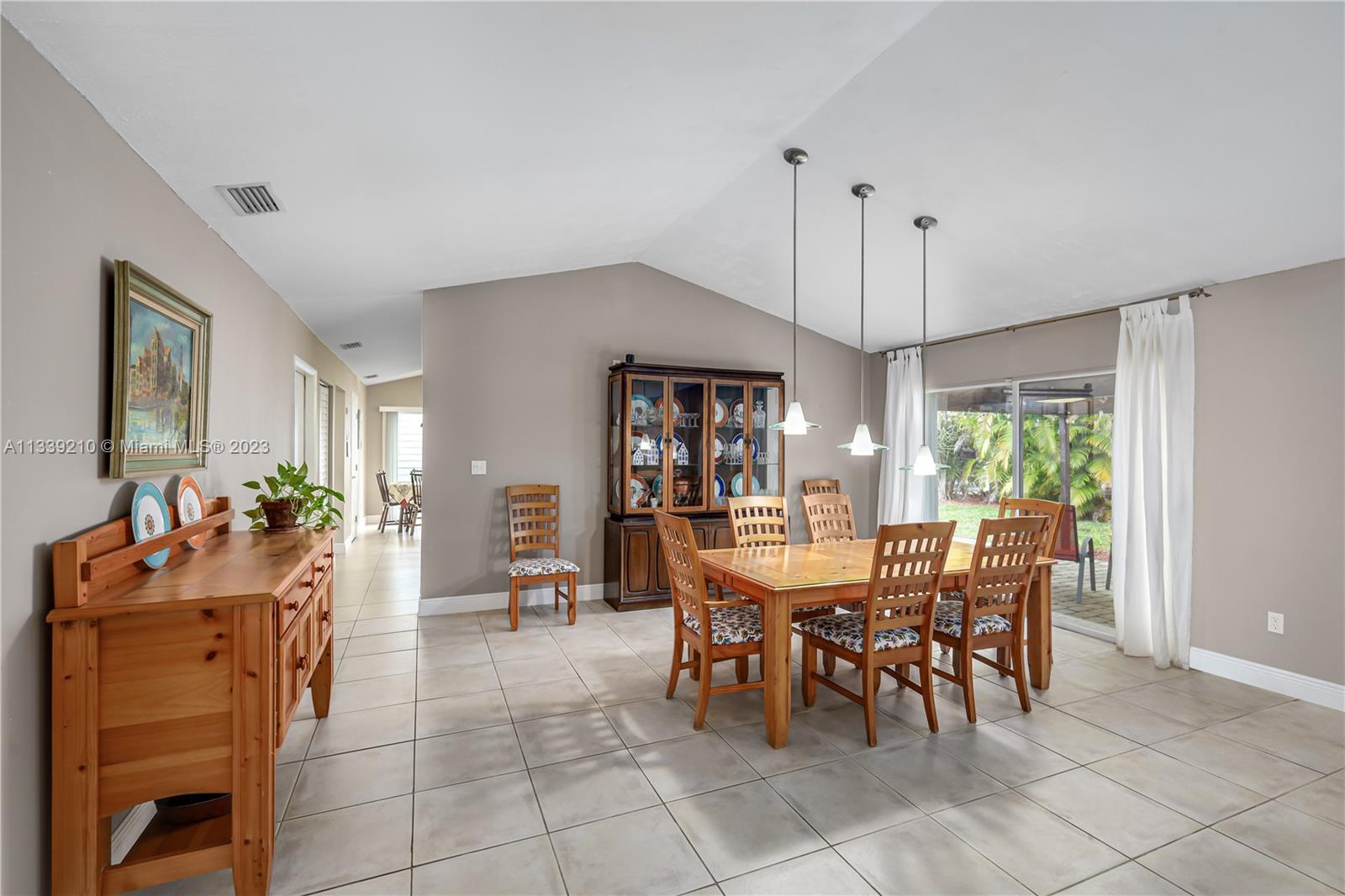 ROYAL GLEN - Residential