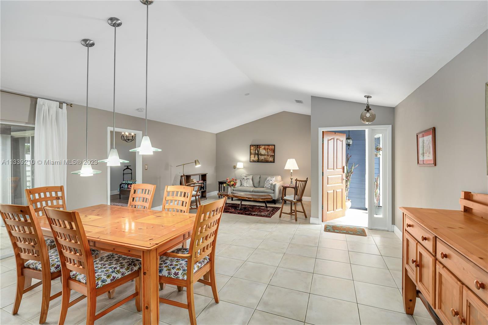 ROYAL GLEN - Residential