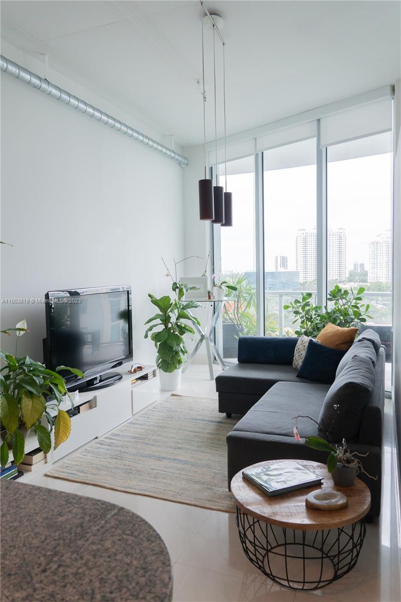 UPTOWN MARINA LOFTS CONDO - Residential Lease