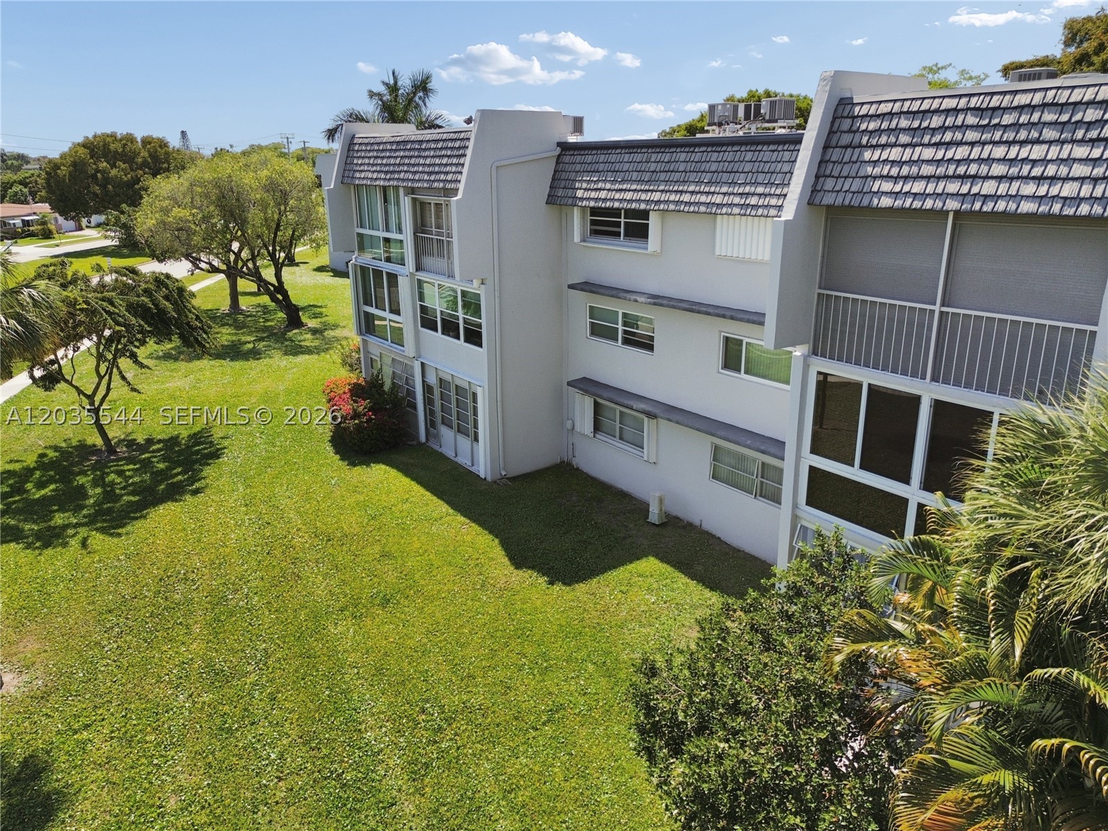 ORIOLE GOLF & TENNIS CLUB - Residential