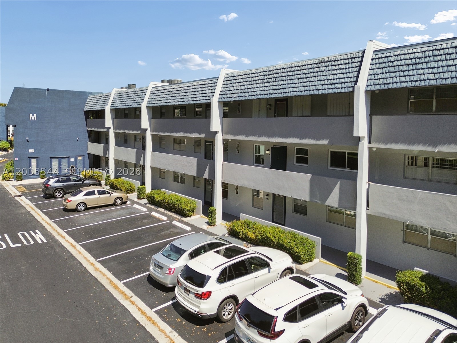 ORIOLE GOLF & TENNIS CLUB - Residential